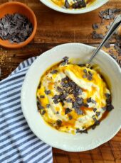 Fruchtige Maracuja-Orangencreme mit Vanille, Frischkäse & Haselnusskrokant