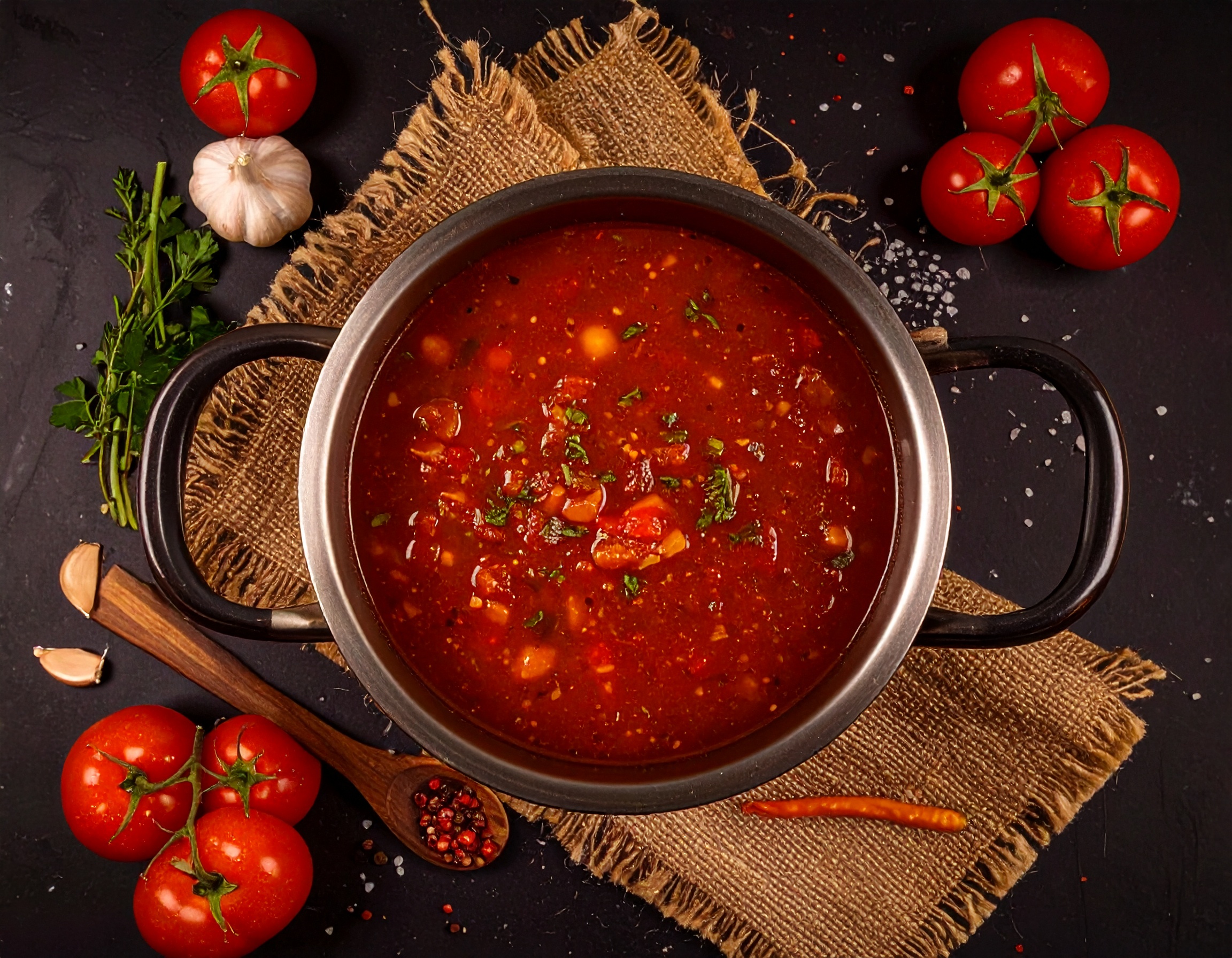 Firefly_von oben und hintergrund ein dunkleres tisch Sauce einkochen_Mit 150 ml Wasser & Gem 818968